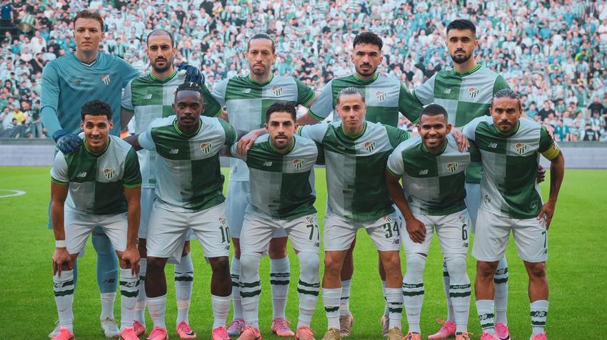 Bursaspor'da Enes Çelik rakip takımın genç yıldızını binlerce Euro'ya transfer etti