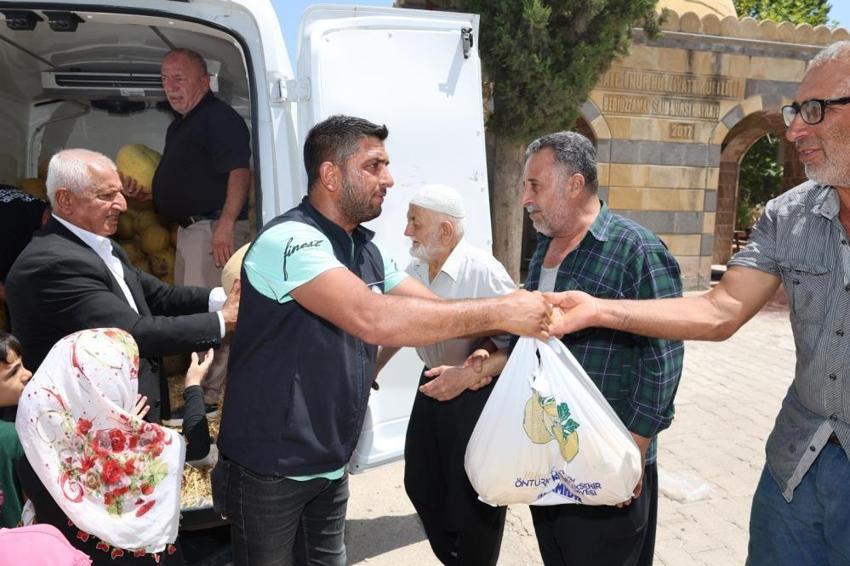 Hatay Büyükşehir'den çiftçiye ve vatandaşa dev destek: 100 ton kavun ücretsiz dağıtıldı!