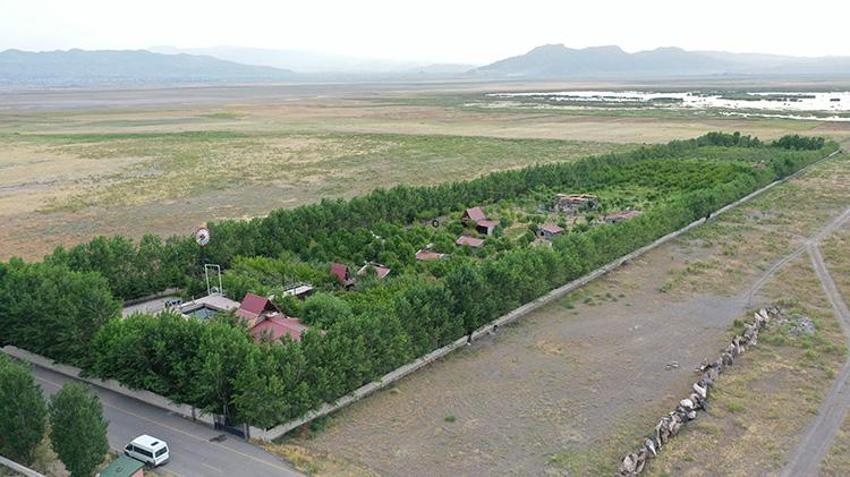 'Burada yetişmez' diyorlardı! 2015'te işi gücü bıraktı, taşlı arazide kendi serasını kurdu: 'Ağaçlar meyveden yıkılıyor!'