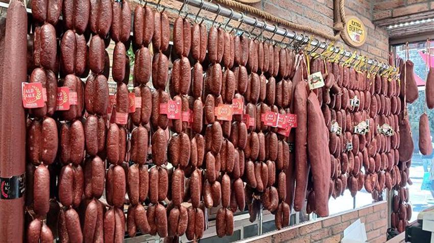 Kayseri'nin tescilli lezzetine gurbetçi dopingi: Dönüş yolculuğu öncesi kuyruğa girdiler!