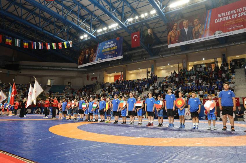 Kocaeli sporun merkez üssü oluyor! 24 ülkeden 433 sporcu Kocaeli’de mindere çıktı