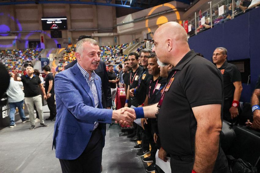 Kocaeli sporun merkez üssü oluyor! 24 ülkeden 433 sporcu Kocaeli’de mindere çıktı