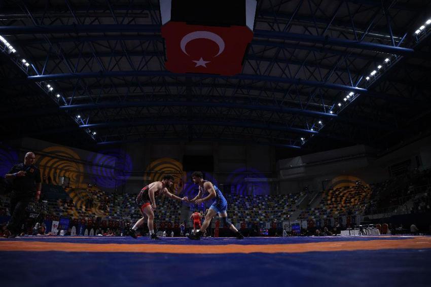 Kocaeli sporun merkez üssü oluyor! 24 ülkeden 433 sporcu Kocaeli’de mindere çıktı