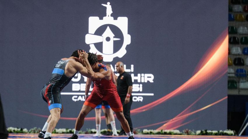 Kocaeli sporun merkez üssü oluyor! 24 ülkeden 433 sporcu Kocaeli’de mindere çıktı