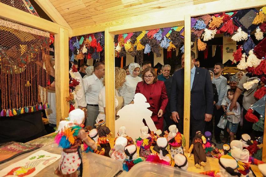 Gaziantep'te Hemşeri Dernekleri Festivali renkli görüntülerle açıldı