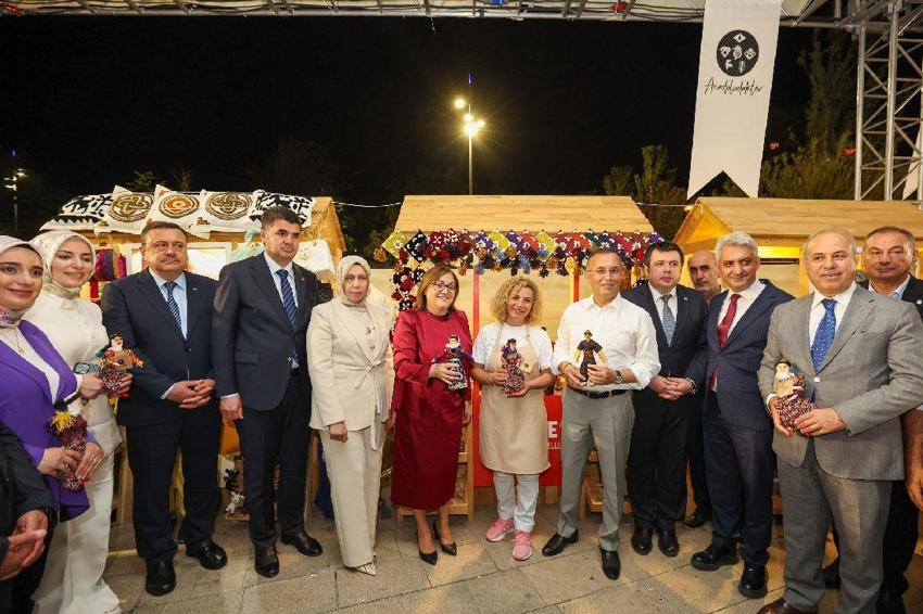 Gaziantep'te Hemşeri Dernekleri Festivali renkli görüntülerle açıldı
