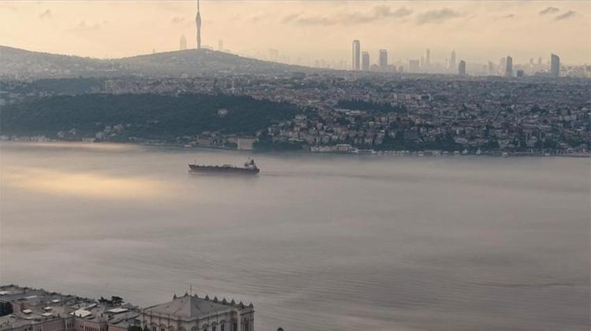 Megakenti sis kapladı: İstanbul Boğazı’nda deniz ulaşımına sis engeli!