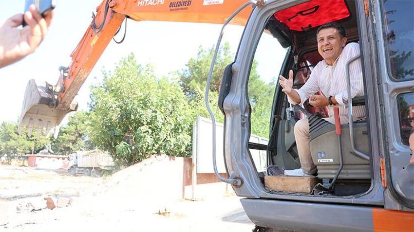 Adana'da 30 yıllık bekleyiş sona erdi! İlk kazma vuruldu, bir ilçenin kaderini değiştirecek adım atıldı
