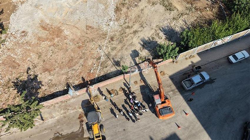 Adana'da 30 yıllık bekleyiş sona erdi! İlk kazma vuruldu, bir ilçenin kaderini değiştirecek adım atıldı