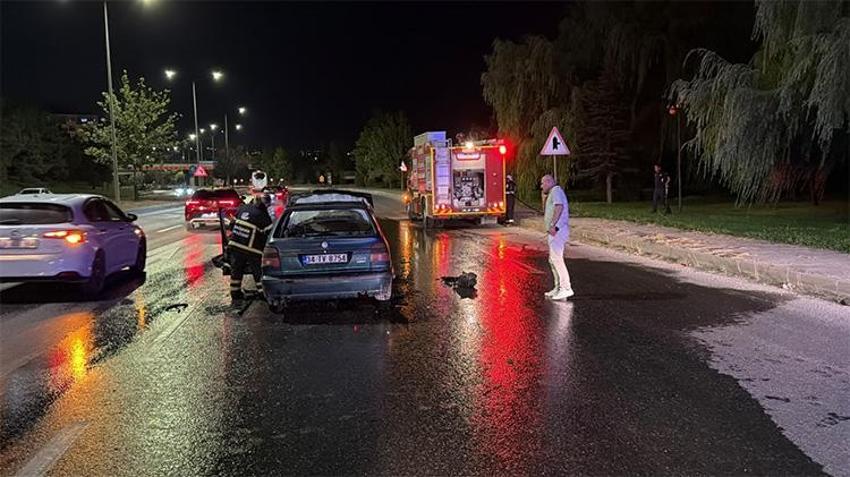 Gece yarısı dehşeti: Yanan Araçta peş peşe patlamalar! Canını zor kurtardı