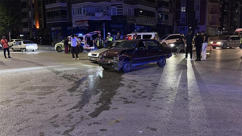 Alkollü sürücü dehşet saçtı: Kazayı görüp yardıma gelen genci darbetti