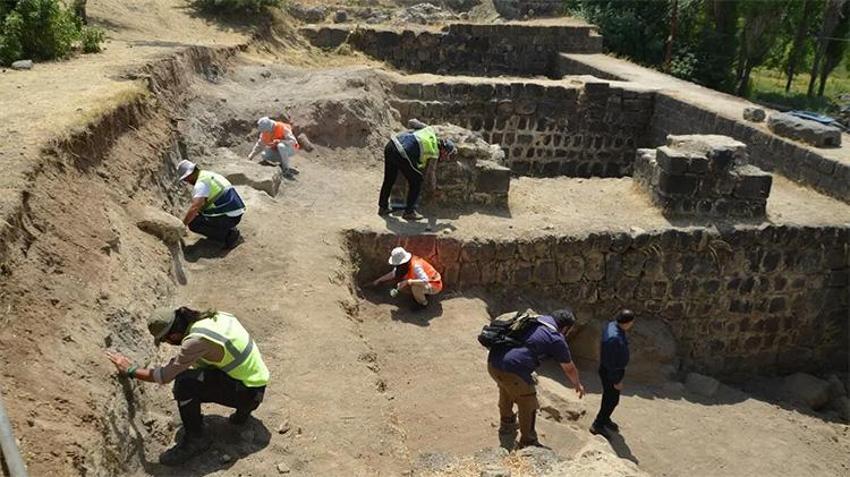 Tarihi değiştiren topraklarda büyük keşif! Malazgirt'in sırları toprak altından çıkıyor