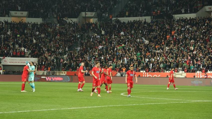 Amedspor’da ayrılık! Daniel Moreno, Florent Hasani derken 2 yıldız birden 1. Lig takımıyla anlaştı