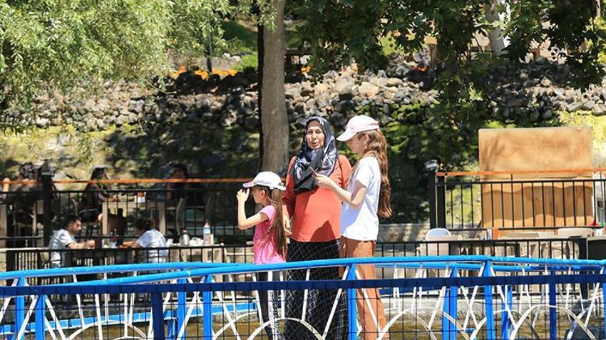 Kuraklık bitti, sular yükseldi Salihli'deki Adala Kanyonu yeniden canlandı! Doğa ve fotoğraf tutkunları akın ediyor
