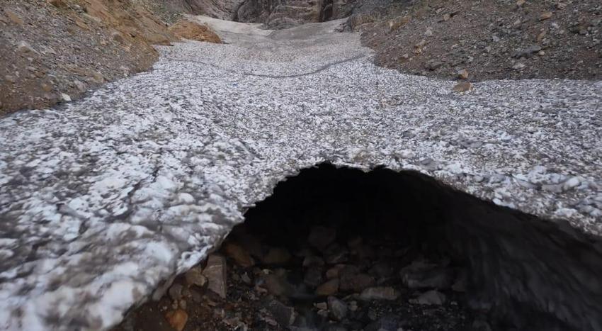 Şehir 45 derecede kavruluyor, Mereto Dağı üşütüyor