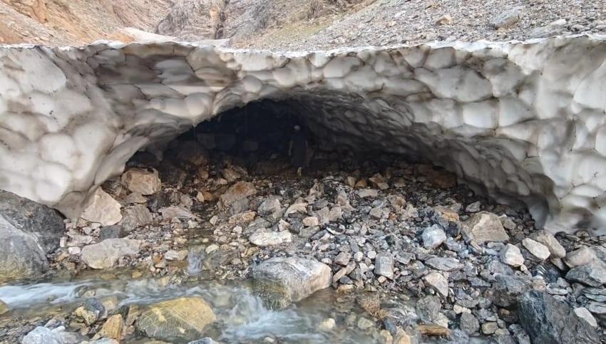 Şehir 45 derecede kavruluyor, Mereto Dağı üşütüyor