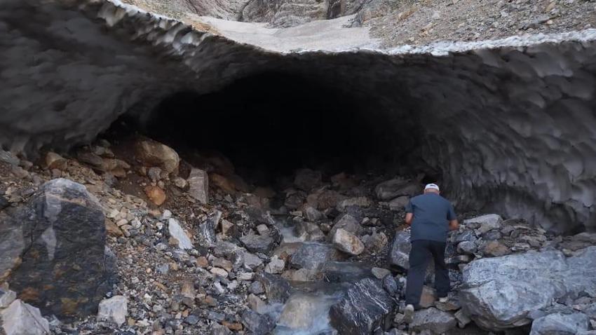 Şehir 45 derecede kavruluyor, Mereto Dağı üşütüyor