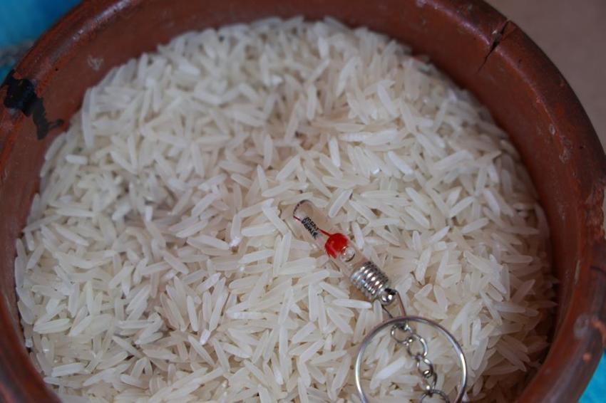 Pirinç tanesine 10 isim sığdırıyor! Keban'da tek nefeste icra edilen inanılmaz sanat