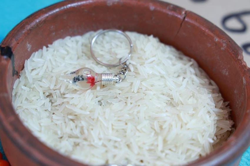 Pirinç tanesine 10 isim sığdırıyor! Keban'da tek nefeste icra edilen inanılmaz sanat