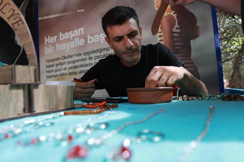 Pirinç tanesine 10 isim sığdırıyor! Keban'da tek nefeste icra edilen inanılmaz sanat