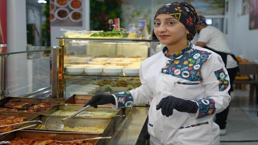 "Yapamazsın" dediler, 19 yaşında kendi işletmesini kurdu! Şimdi herkes onu konuşuyor: 5 kişiye ekmek kapısı açtı