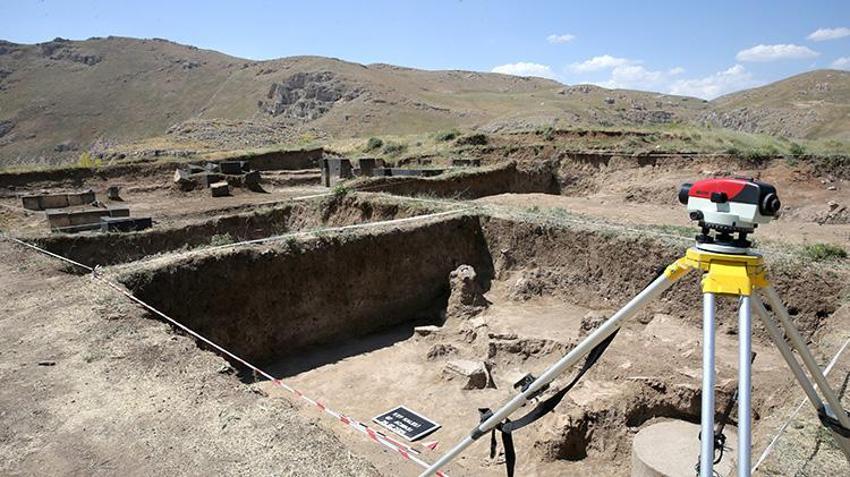 2 bin 300 metrede Urartu gizemi çözülüyor: Adilcevaz Kef Kalesi Kazılarında yeni bulgular!