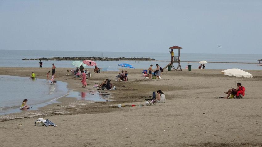 Tatilcilerin yeni rotası berrak denizi ve geniş kumsalıyla Ordu plajları