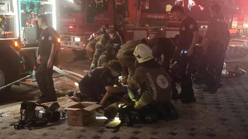 Bursa'da yumurta tesisinde yangın: 1 itfaiye eri dumandan etkilendi!