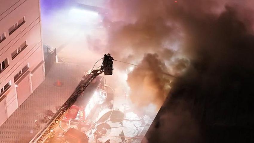 Bursa'da yumurta tesisinde yangın: 1 itfaiye eri dumandan etkilendi!