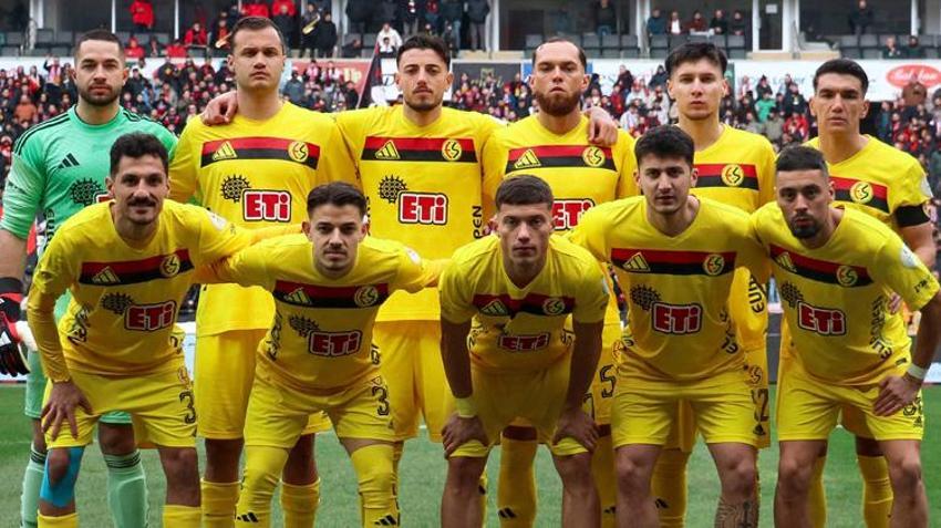 Eskişehirspor'da Hakan Şapcı istemedi! 2 oyuncuyu birden kapıya koydu