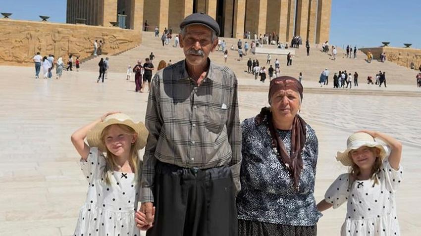 34 yıl sonra tüp bebek tedavisiyle evlat sahibi olan aile Anıtkabir'i ziyaret etti!