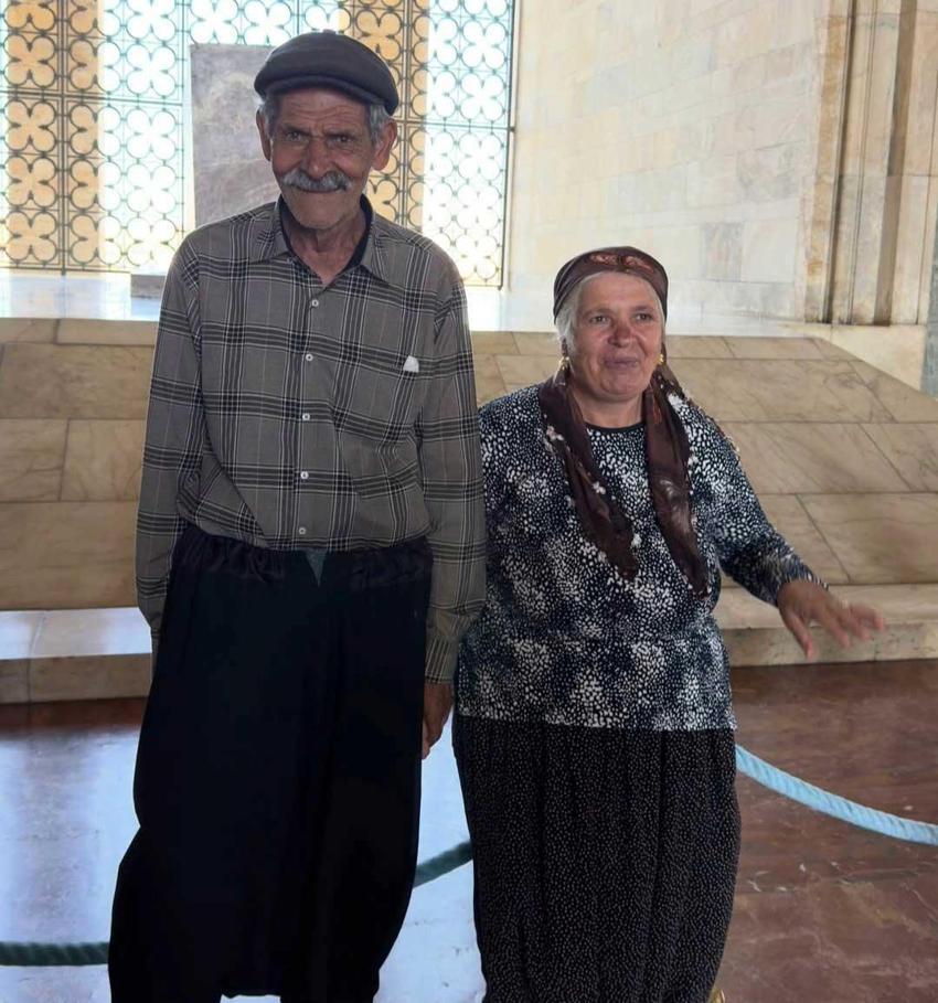 34 yıl sonra tüp bebek tedavisiyle evlat sahibi olan aile Anıtkabir'i ziyaret etti!