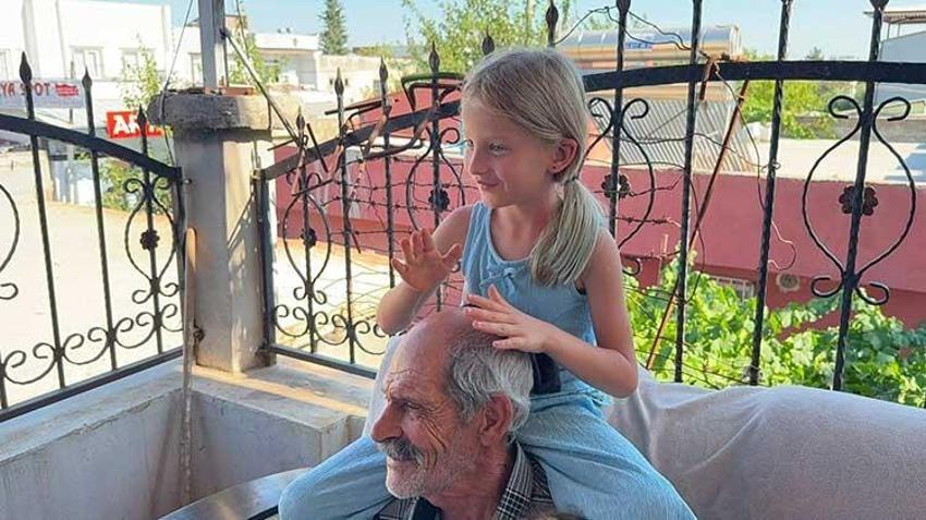 34 yıl sonra tüp bebek tedavisiyle evlat sahibi olan aile Anıtkabir'i ziyaret etti!