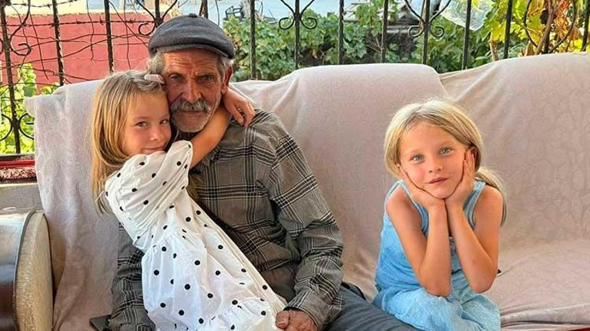 34 yıl sonra tüp bebek tedavisiyle evlat sahibi olan aile Anıtkabir'i ziyaret etti!