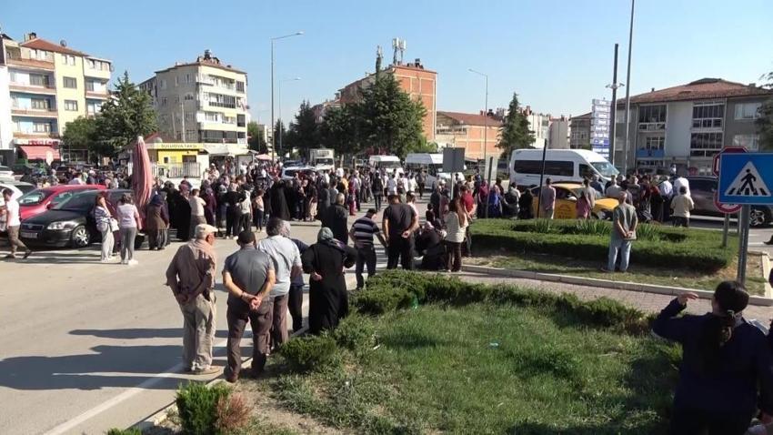 Bir kamyon ürünü bedava dağıttı! Duyan oraya koştu: Tonlarca ürün 10 dakikada tükendi