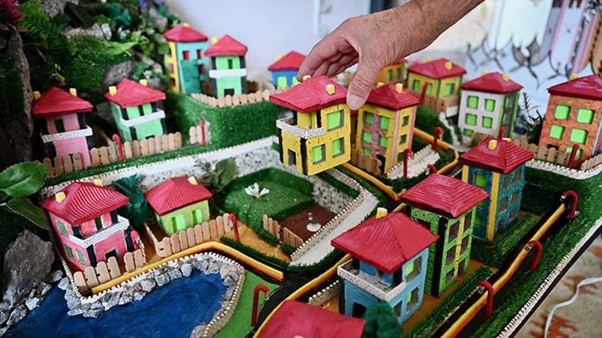 Yıllar önce bıraktığı iç mimarlık hayalini atölyesinde gerçekleştirdi! Makarna süzgecinden kubbe, pinpon topundan süsleme yaptı, gelirini bağışlayacak