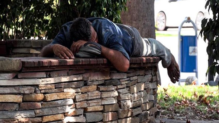 Adana sıcaktan kavruluyor! Vatandaşlar parklara ve çeşmelere akın etti