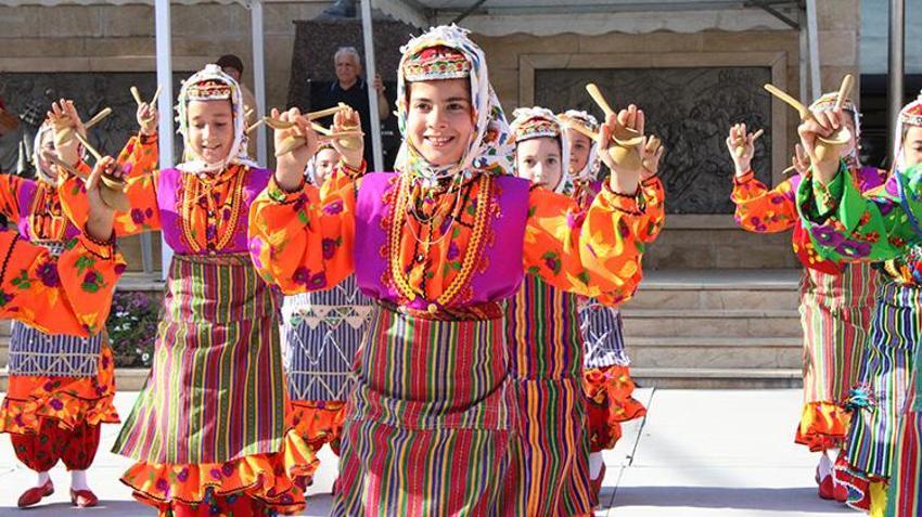 Taşköprü Sarımsak Festivali’nde renkli anlar: Antik kentte uçurtmalar gökyüzünü süsledi