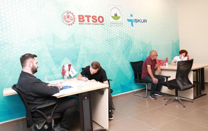 Osmangazi’de dev istihdam hamlesi: 50 vatandaş birebir görüşmelerle iş sahibi oldu!