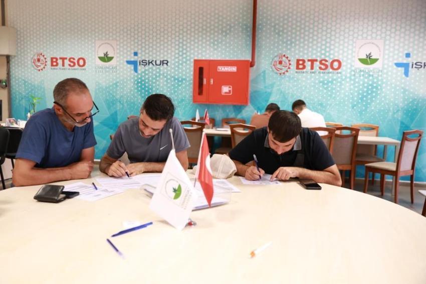 Osmangazi’de dev istihdam hamlesi: 50 vatandaş birebir görüşmelerle iş sahibi oldu!