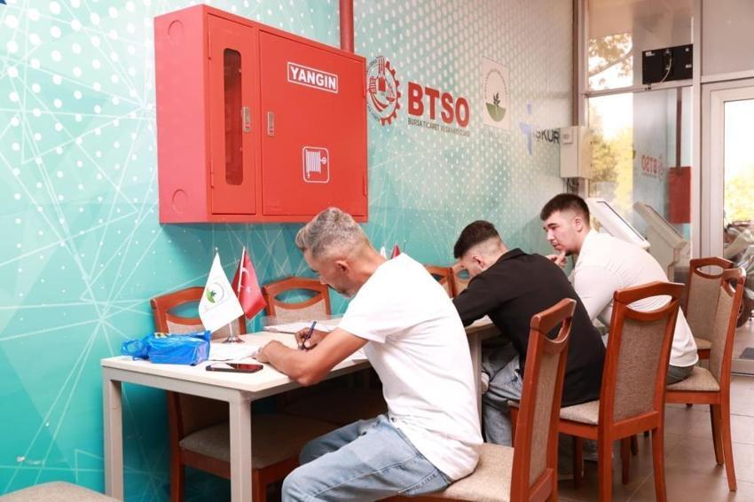 Osmangazi’de dev istihdam hamlesi: 50 vatandaş birebir görüşmelerle iş sahibi oldu!