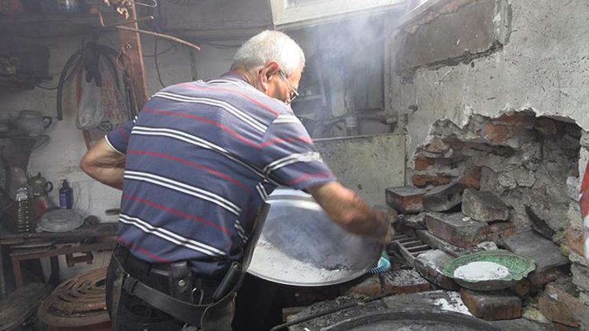 Bolu’da 58 yıllık zanaatkâr İsa usta zamana ve teknolojiye direniyor: 'Çin malları çıktı, çırak mutfaktan kaçtı'