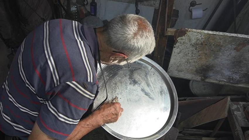 Bolu’da 58 yıllık zanaatkâr İsa usta zamana ve teknolojiye direniyor: 'Çin malları çıktı, çırak mutfaktan kaçtı'