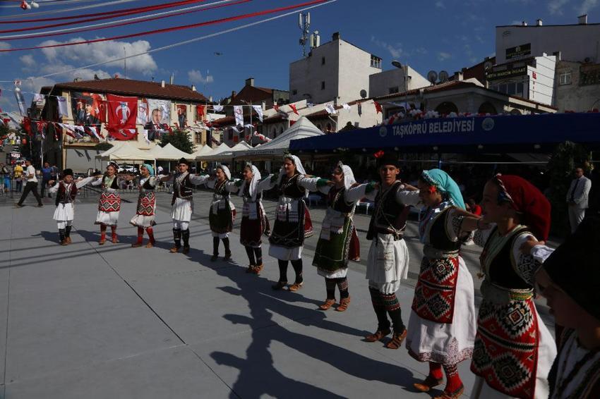 Dünyaca ünlü coğrafi işaretli Taşköprü sarımsağı festivalde yarıştı: 80 demet arasından en iyi sarımsak seçildi