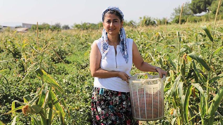28 yıllık eczacıydı, yöntem değiştirdi: Önlüğü çıkarıp şalvarı giydi, kendi formülünü yazdı!
