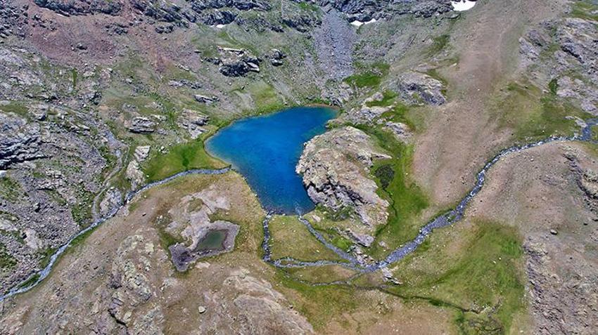 Karadeniz'in gizli cennetinde görsel şölen: 3 bin metrede yaz ve kış bir arada!