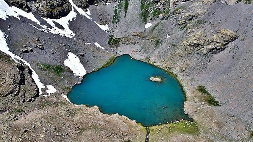 Karadeniz'in gizli cennetinde görsel şölen: 3 bin metrede yaz ve kış bir arada!