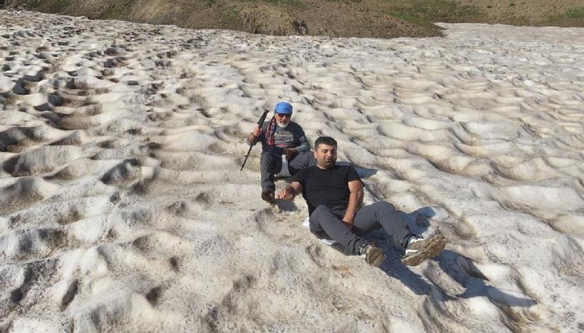 Ağustos ayında Muş’un Kurtik Dağı’nda eşsiz kar manzarası