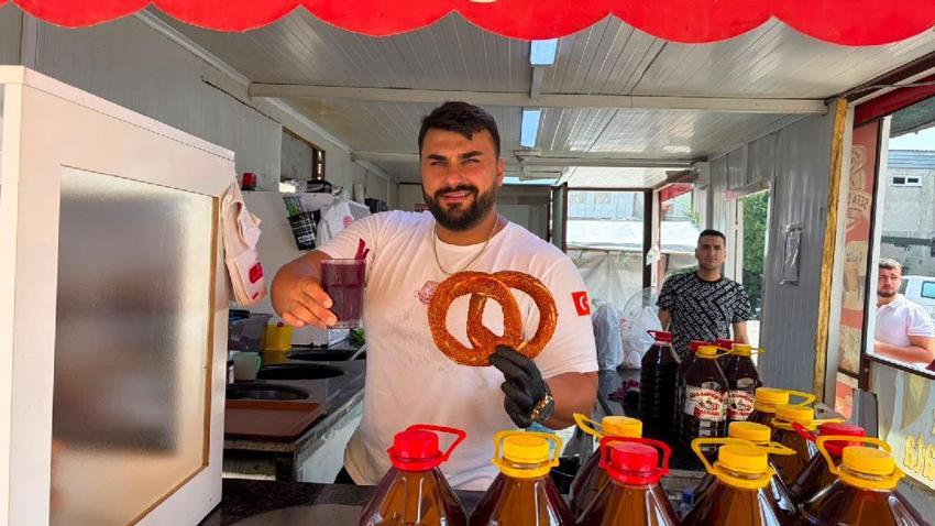 Çukurova'nın kavurucu sıcağında şalgam ve simit vatandaşların vazgeçilmezi oldu