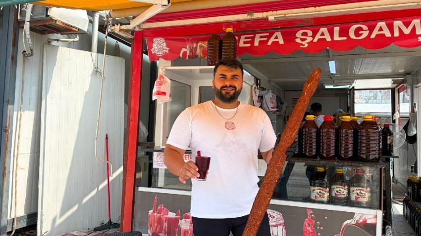 Çukurova'nın kavurucu sıcağında şalgam ve simit vatandaşların vazgeçilmezi oldu